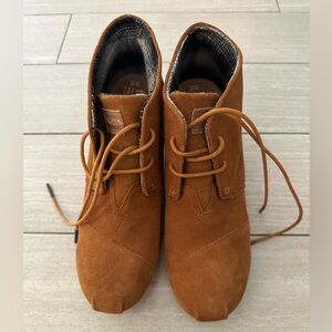 NWOT Toms Suede Wedge Booties